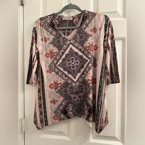 Size small handkerchief bandana print beige blue red blouse top - Picture 2 of 5